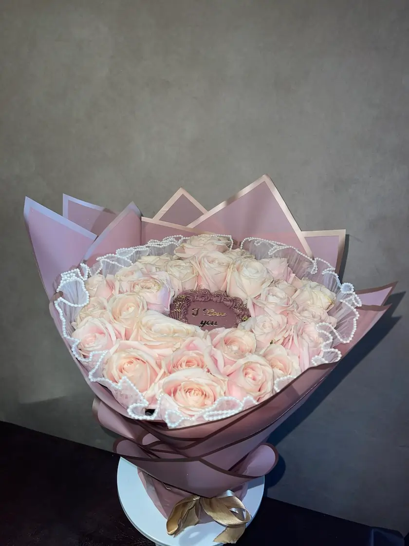 4 inch Cake Bouquet with 25 Roses (Mothers Day Special)